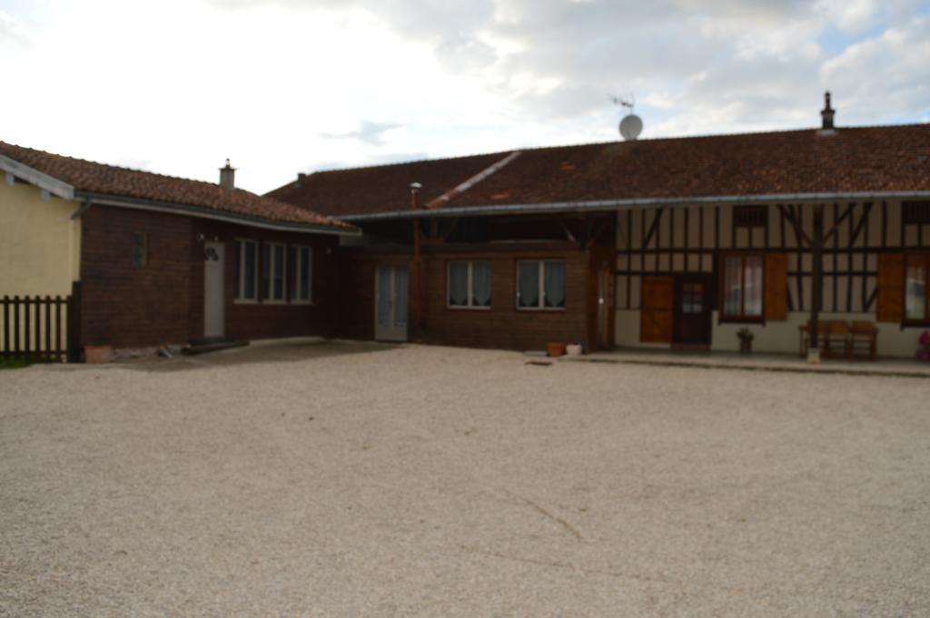 Bed and Breakfast Au Passage Des Grues Drosnay Esterno foto
